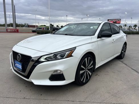 Certified 2019 Nissan Altima 2.5 SR image 3