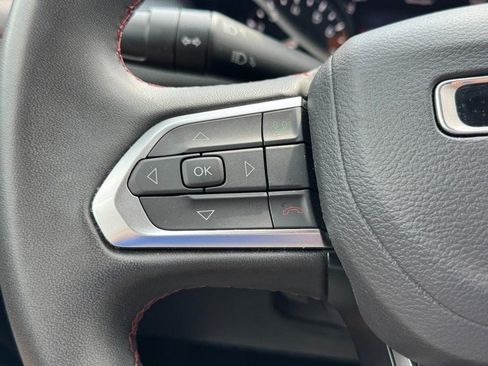 Used 2025 Jeep Compass Trailhawk AWD/4WD image 19