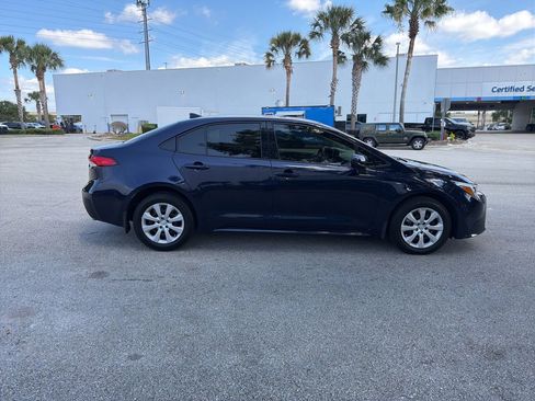 Used 2025 Toyota Corolla LE FWD image 6