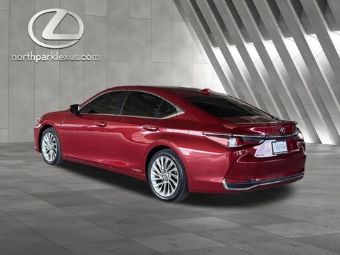 Used 2019 Lexus ES 300h w/ Accessory Package 2 FWD image 2