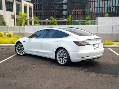 Used 2020 Tesla Model 3 Long Range AWD/4WD image 3