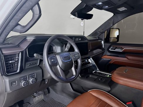 Used 2024 GMC Sierra 2500 Denali Ultimate image 10