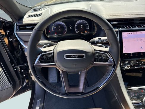 New 2025 Jeep Grand Cherokee Summit w/ Luxury Tech Group V image 12