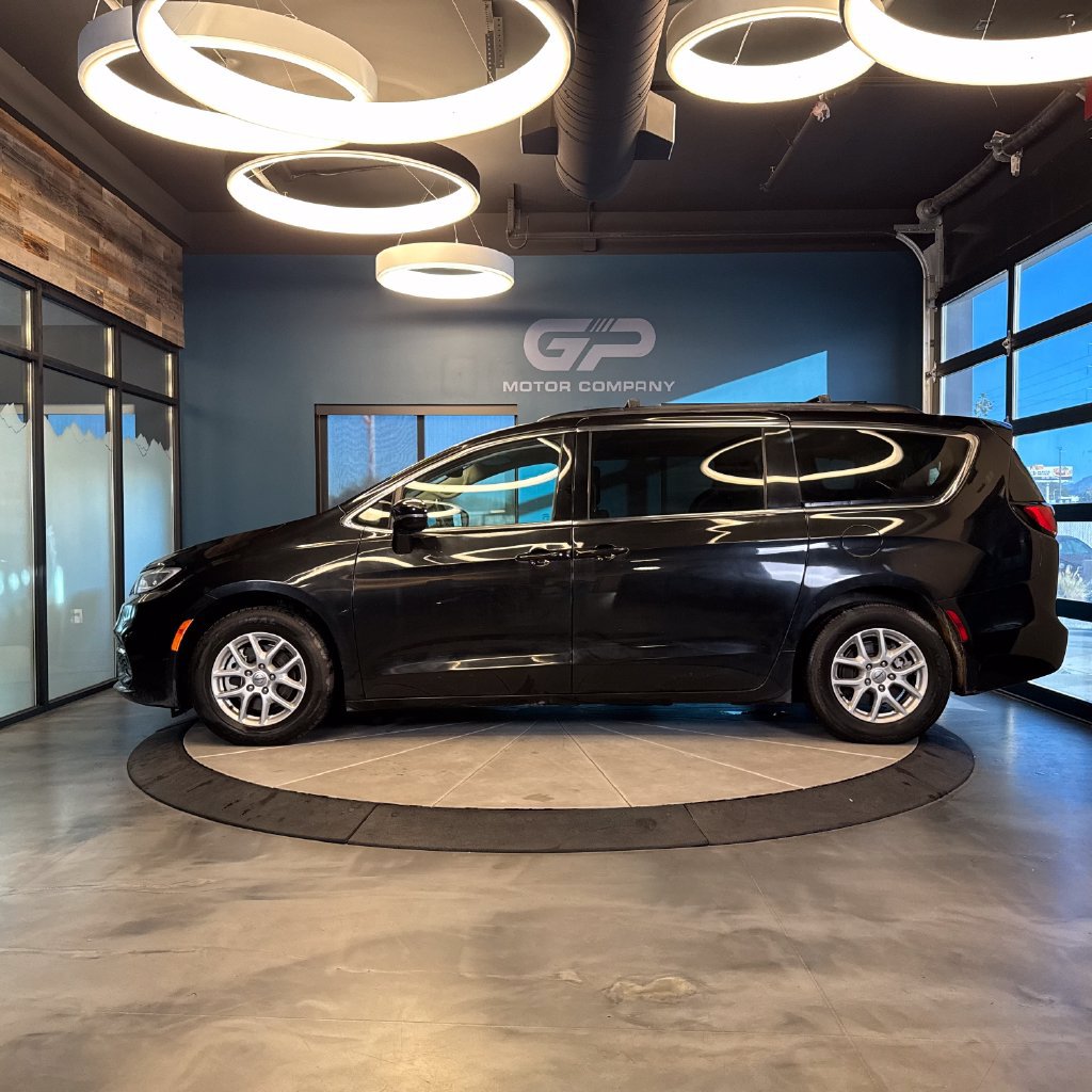 Used 2022 Chrysler Pacifica Touring-L FWD image 6