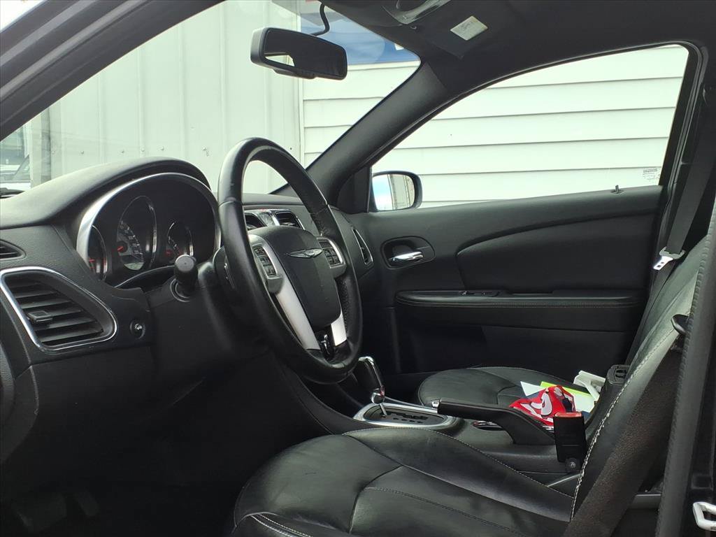Used 2011 Chrysler 200 Limited FWD image 7