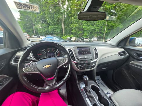 Used 2021 Chevrolet Equinox LT FWD image 16