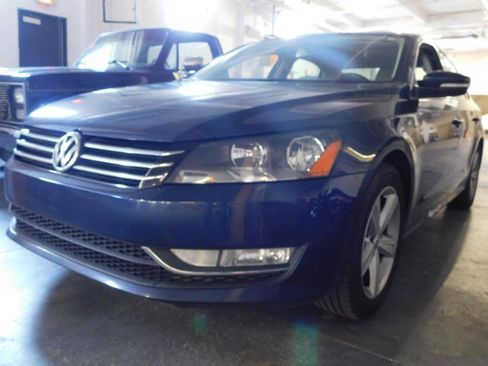 Used 2015 Volkswagen Passat 1.8T Limited Edition FWD image 11