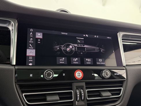 Certified 2026 Porsche Macan AWD/4WD image 42