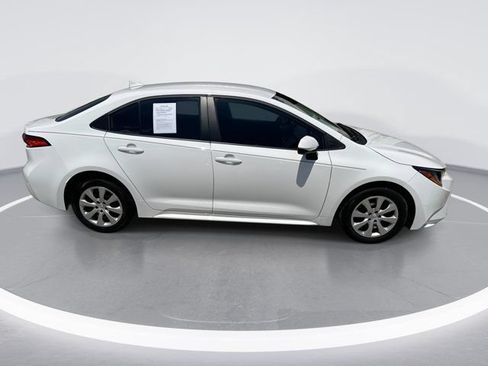 Used 2025 Toyota Corolla LE FWD image 5