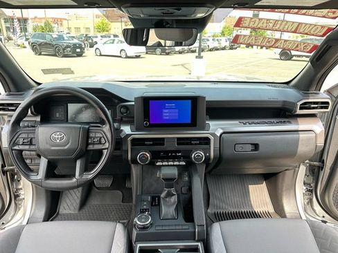 Certified 2024 Toyota Tacoma SR5 AWD/4WD image 11
