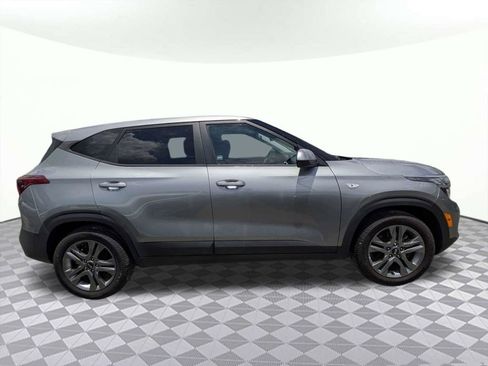 Used 2021 Kia Seltos LX AWD/4WD image 2