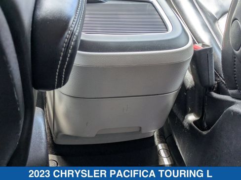 Used 2023 Chrysler Pacifica Touring-L FWD image 31