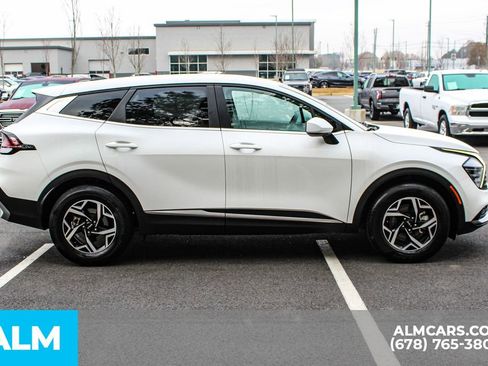 Used 2024 Kia Sportage LX image 9