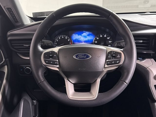 Used 2023 Ford Explorer XLT AWD/4WD image 27