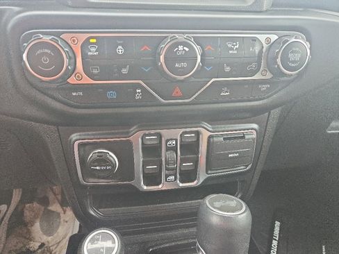 Used 2021 Jeep Wrangler Unlimited Sahara w/ Cold Weather Group AWD/4WD image 21