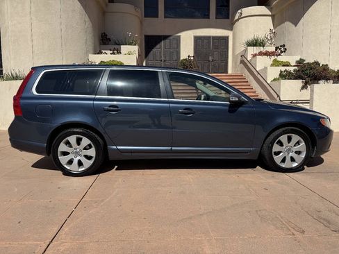 Used 2008 Volvo V70 FWD image 8