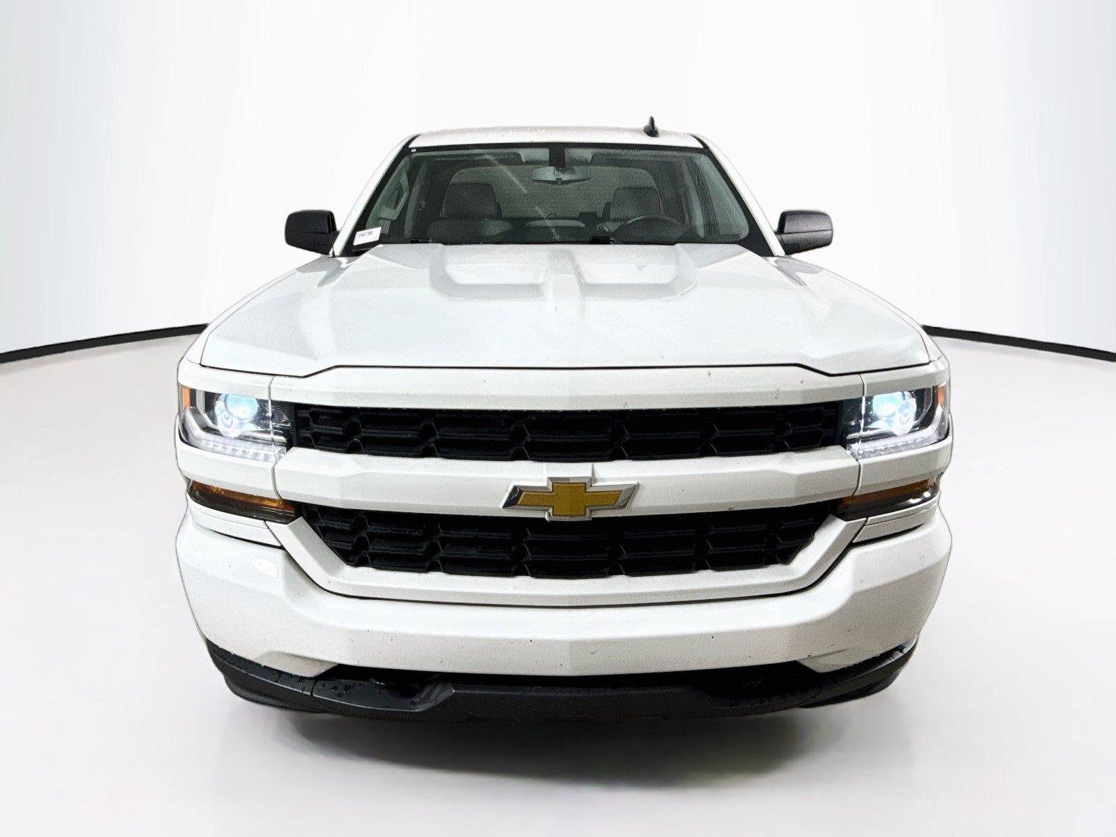 Used 2018 Chevrolet Silverado 1500 Custom w/ Custom Convenience Package RWD image 5