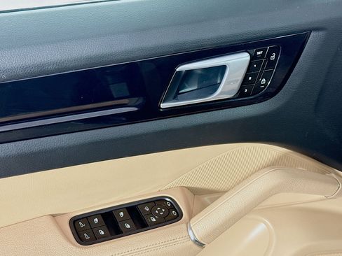 Used 2021 Porsche Cayenne image 23