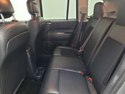 Used 2016 Jeep Compass Latitude image 18