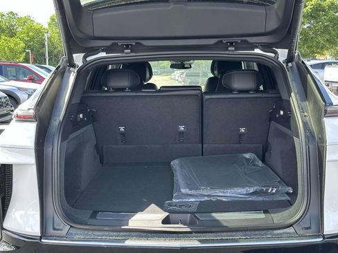 New 2025 Cadillac Lyriq Luxury image 12