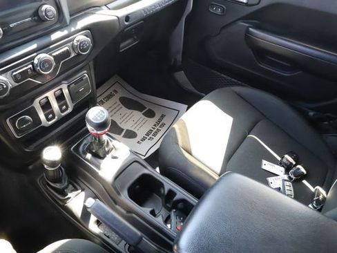 Used 2019 Jeep Wrangler Sport AWD/4WD image 21