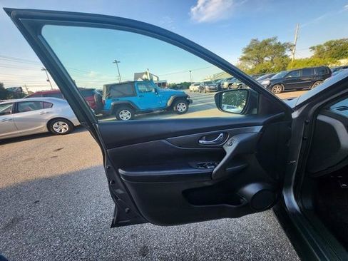 Used 2016 Nissan Rogue SL AWD/4WD image 9