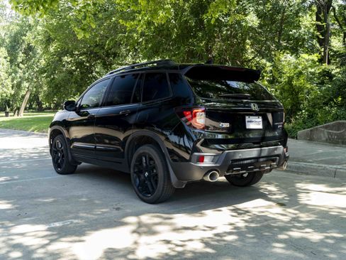 Used 2024 Honda Passport Black Edition image 7