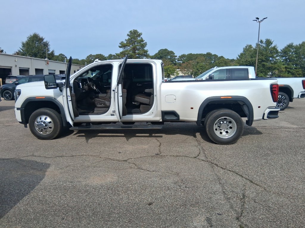 Used 2024 GMC Sierra 3500 Denali w/ Denali Reserve Package AWD/4WD image 21