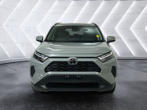 Used 2022 Toyota RAV4 XLE w/ Convenience Package image 2