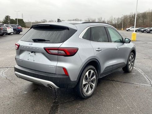 Used 2024 Ford Escape Platinum image 3