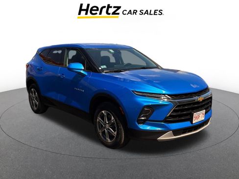 Used 2025 Chevrolet Blazer LT FWD image 1