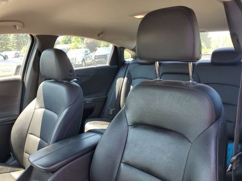 Used 2016 Chevrolet Malibu LT w/ Leather Package FWD image 13