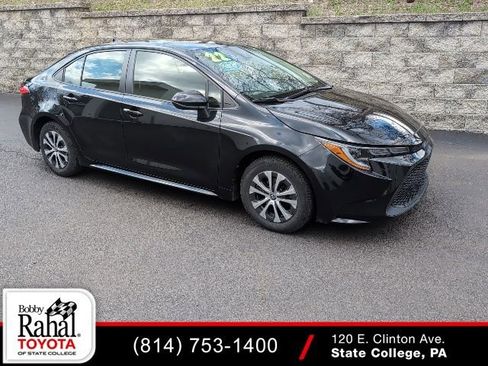 Used 2022 Toyota Corolla LE image 1