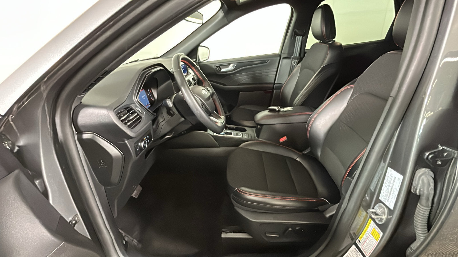 Used 2025 Ford Escape ST-Line Select AWD/4WD image 13