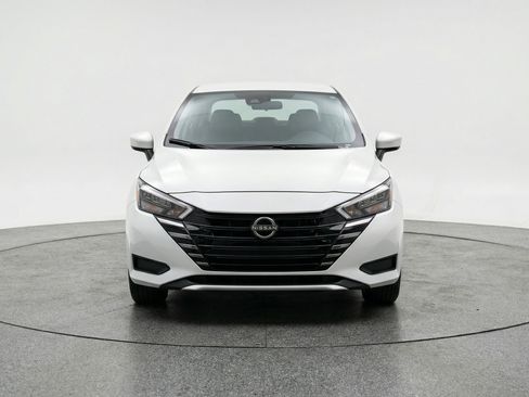 Used 2025 Nissan Versa SV image 2