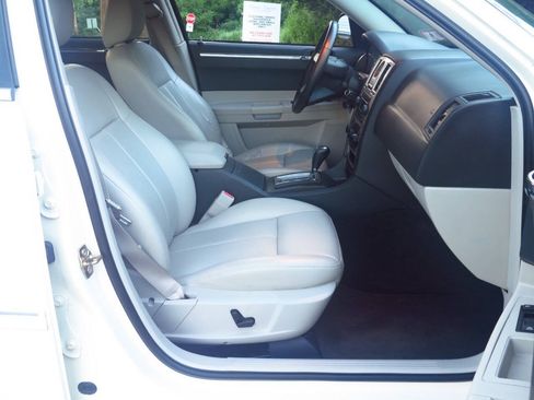 Used 2006 Chrysler 300 Touring w/ Comfort/Convenience Group RWD image 14