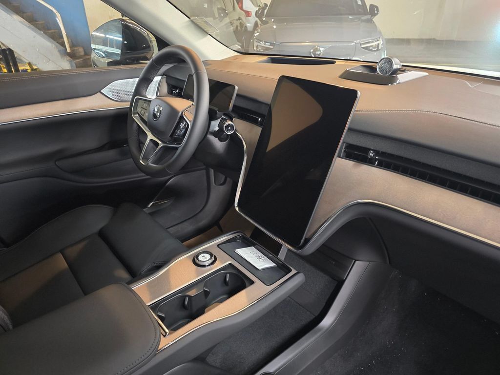 Used 2025 Volvo EX90 Ultra AWD/4WD image 11