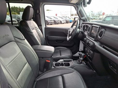 Certified 2022 Jeep Wrangler Unlimited Sahara w/ LED Lighting Group AWD/4WD image 12