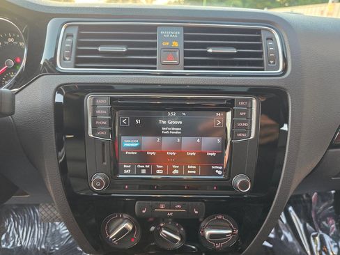 Used 2018 Volkswagen Jetta Sport image 25