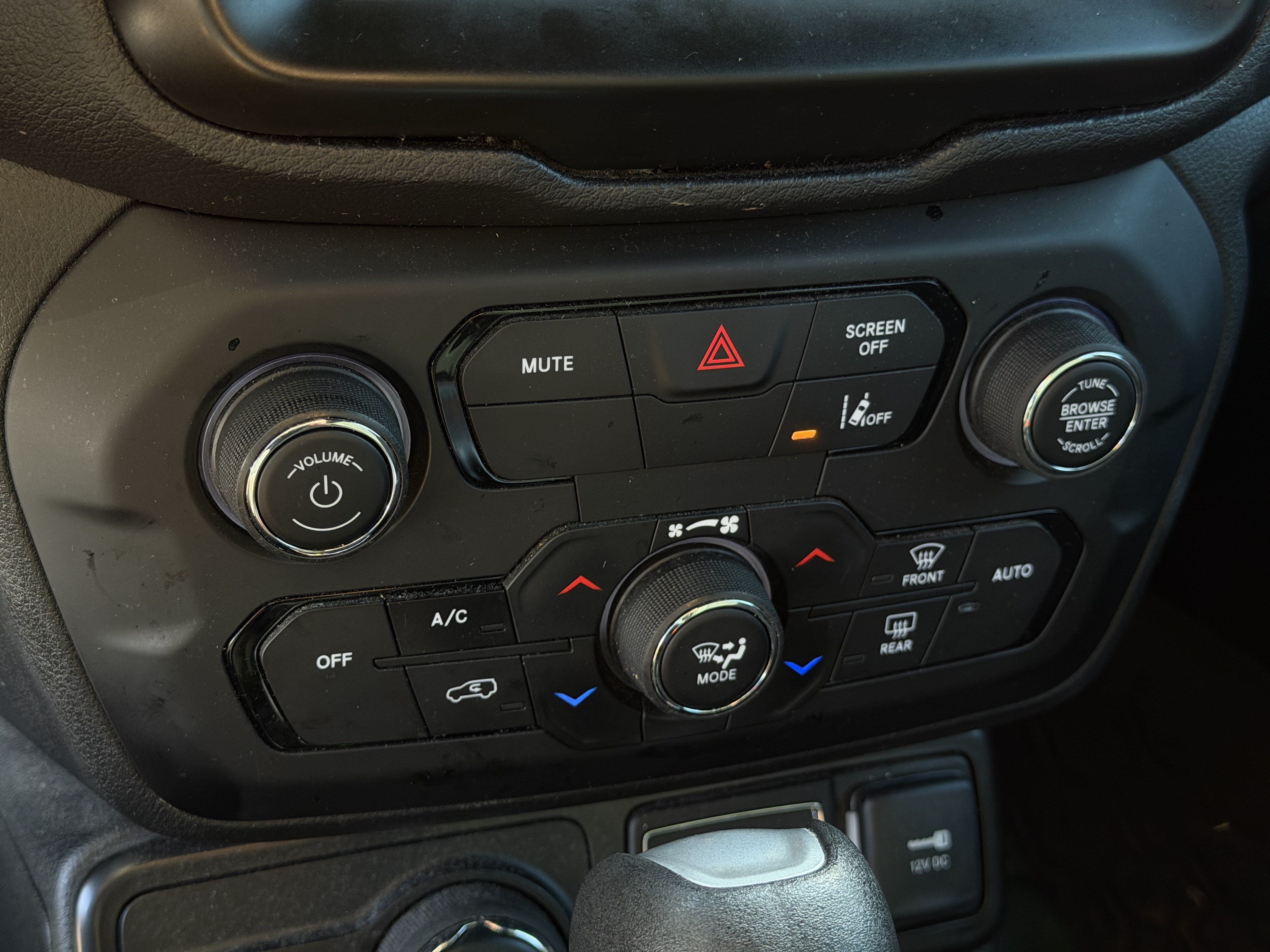 Used 2022 Jeep Renegade Altitude AWD/4WD image 15