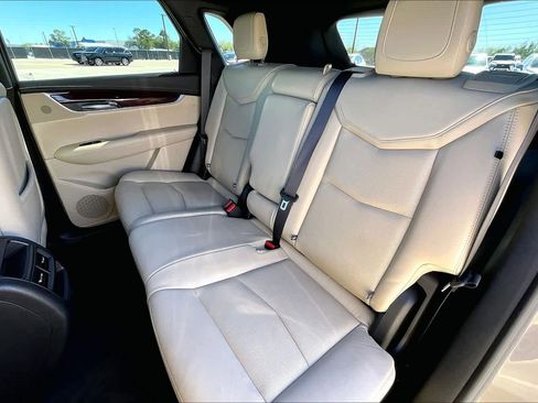 Used 2018 Cadillac XT5 Luxury w/ Driver Awareness Package image 19