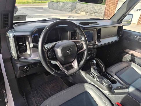 Used 2023 Ford Bronco Outer Banks AWD/4WD image 12