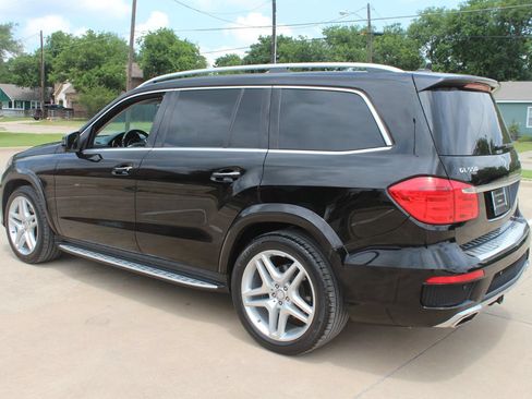 Used 2014 Mercedes-Benz GL 550 4MATIC w/ Driver Assistance Package image 10