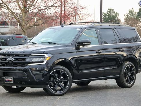 Used 2023 Ford Expedition Limited image 19