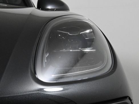 Used 2026 Porsche Macan AWD/4WD image 11