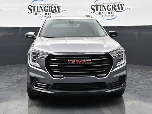 Used 2023 GMC Terrain SLE w/ Driver Convenience Package FWD image 2