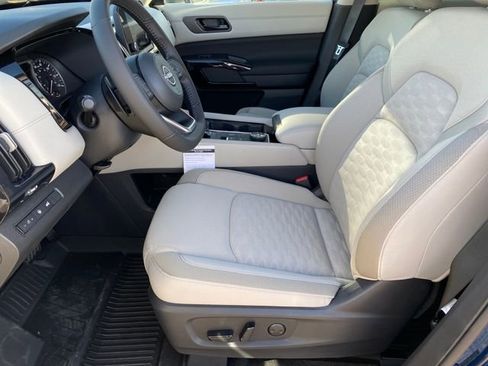 New 2025 Nissan Pathfinder SV image 11