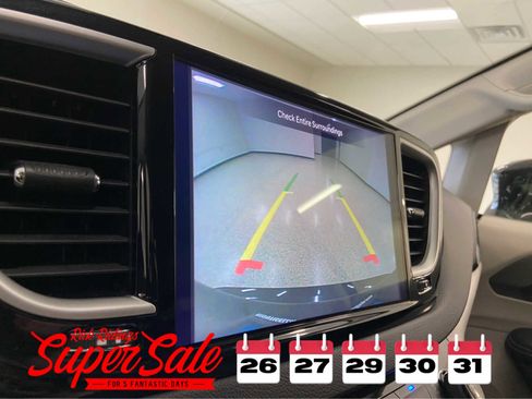 Used 2024 Chrysler Pacifica Touring-L image 33