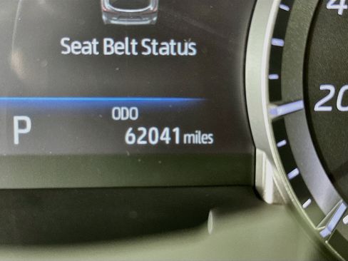 Used 2022 Toyota Highlander XLE FWD image 19