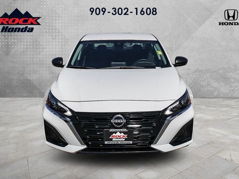 Used 2025 Nissan Altima 2.5 SV FWD image 2